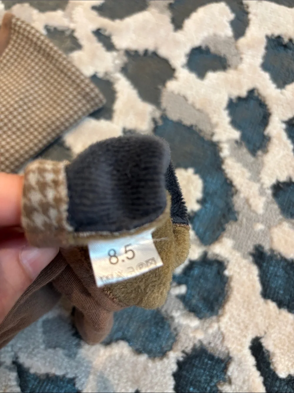 Classic Houndstooth Women's Gloves in Tan